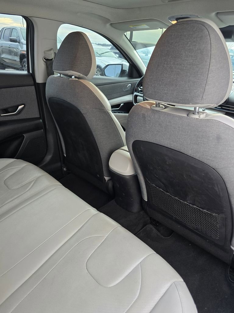 Used 2021 Hyundai Elantra Limited image 16