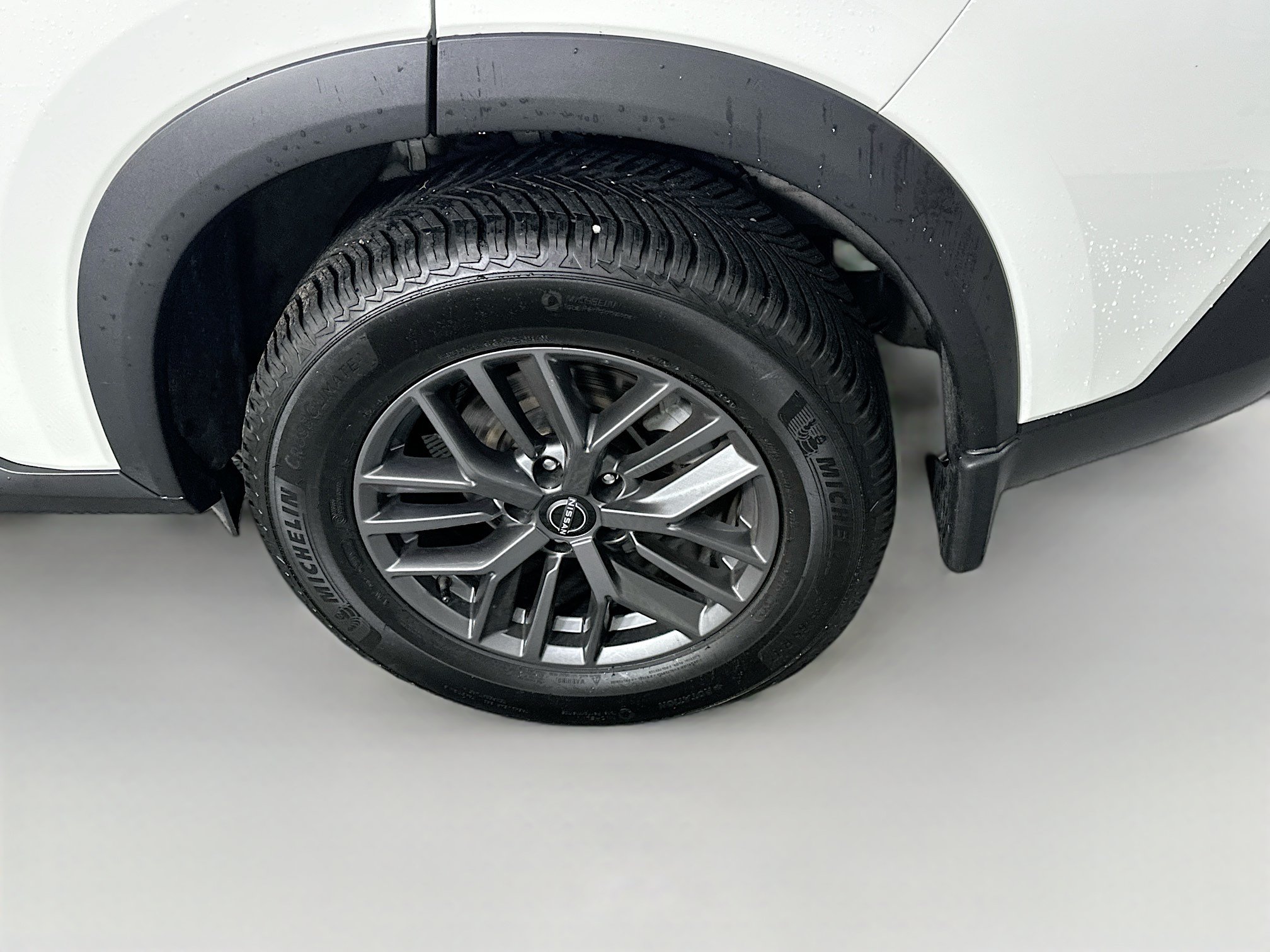 Used 2023 Nissan Rogue S AWD/4WD image 11