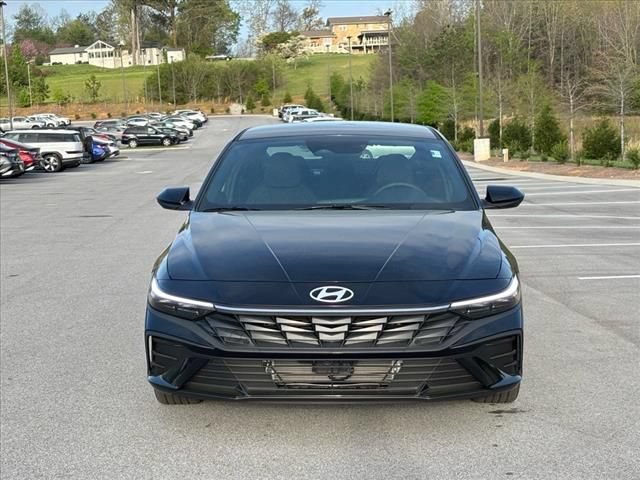 Certified 2025 Hyundai Elantra SEL FWD image 3