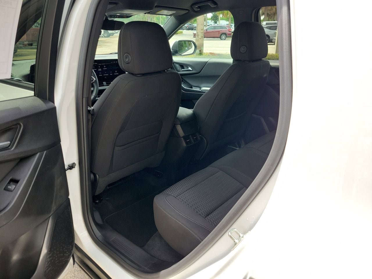Used 2025 Chevrolet Equinox LT FWD image 8