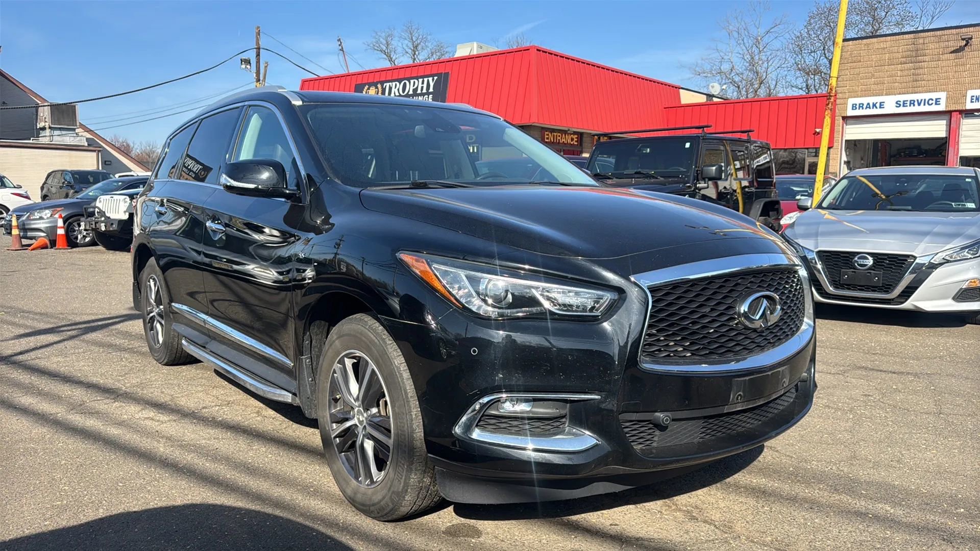 Used 2019 INFINITI QX60 Luxe w/ Essential Package image 3