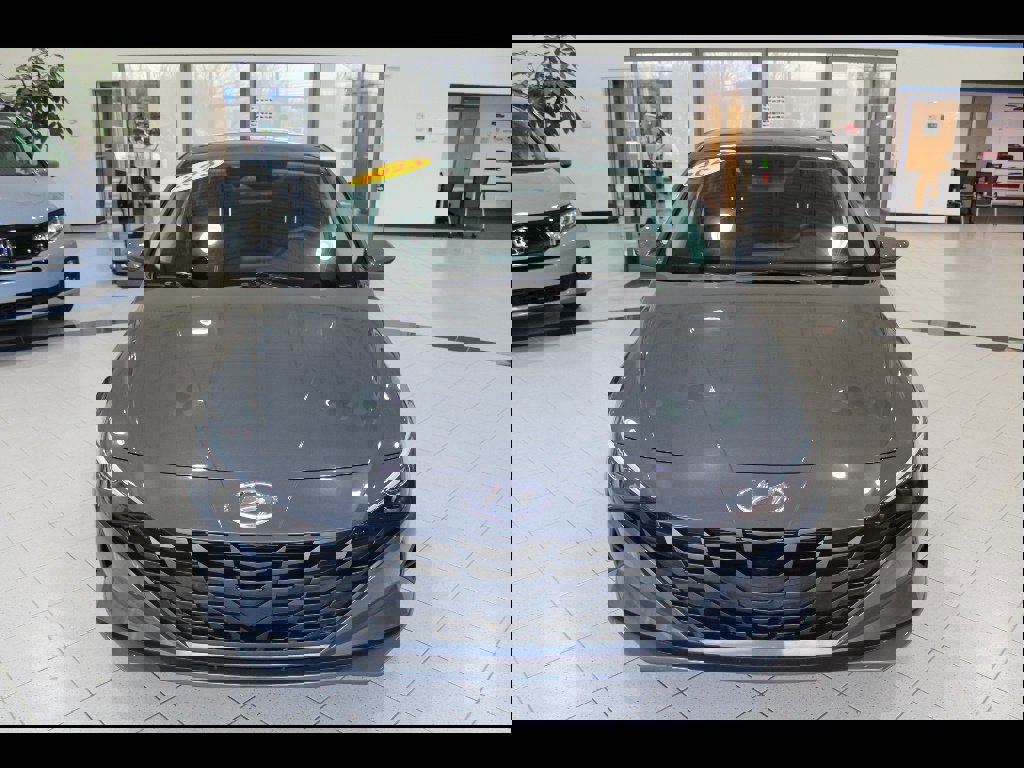 Used 2023 Hyundai Elantra SEL image 2