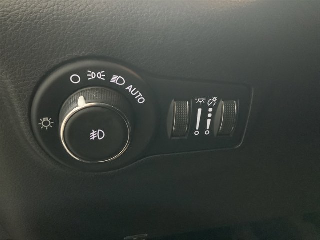 Used 2023 Jeep Compass Latitude image 37