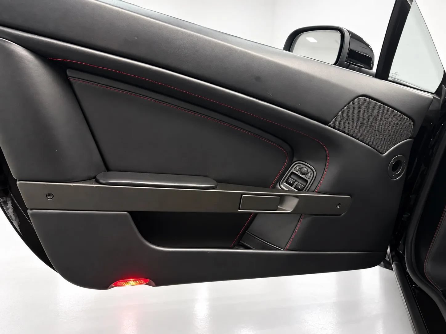 Used 2008 Aston Martin V8 Vantage Coupe RWD image 13