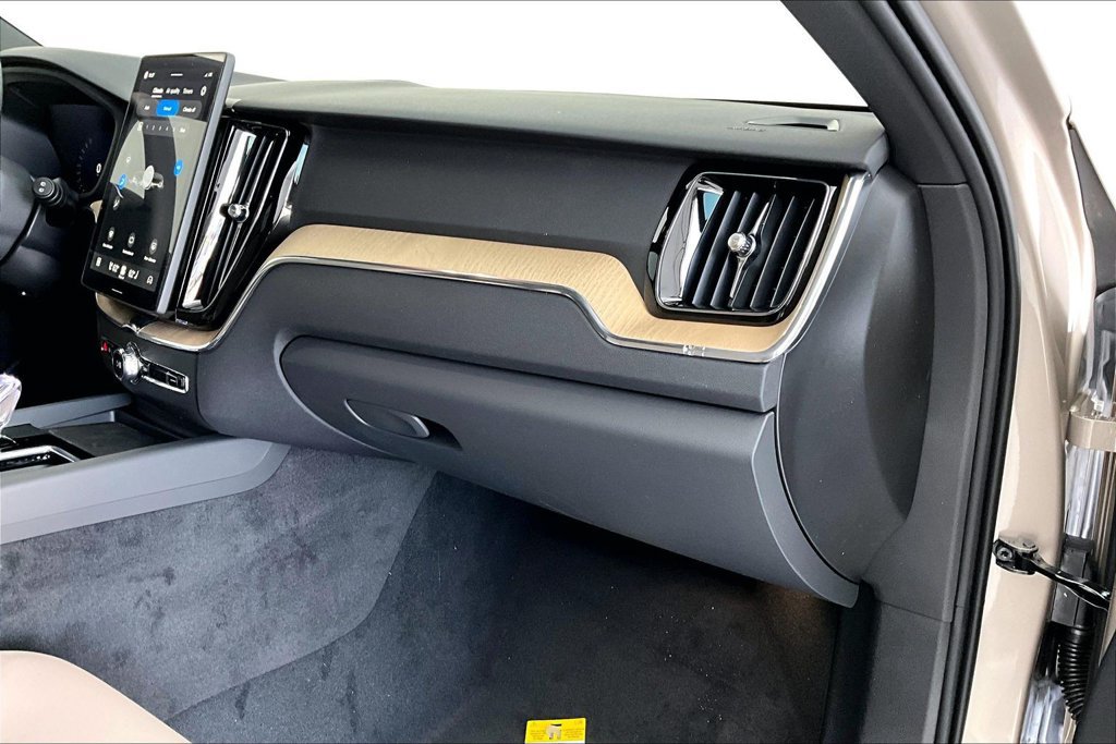 New 2026 Volvo XC60 B5 Plus w/ Protection Package Premier AWD/4WD image 9