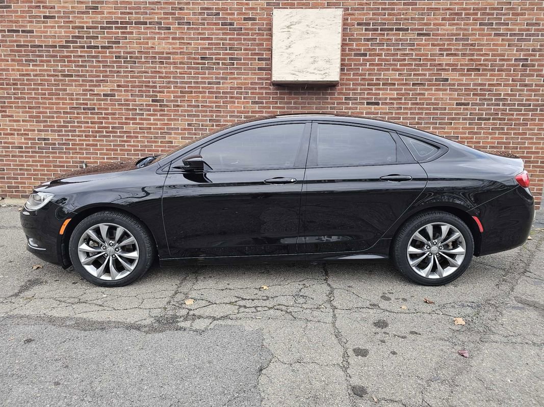 Used 2015 Chrysler 200 S w/ Comfort Group image 1