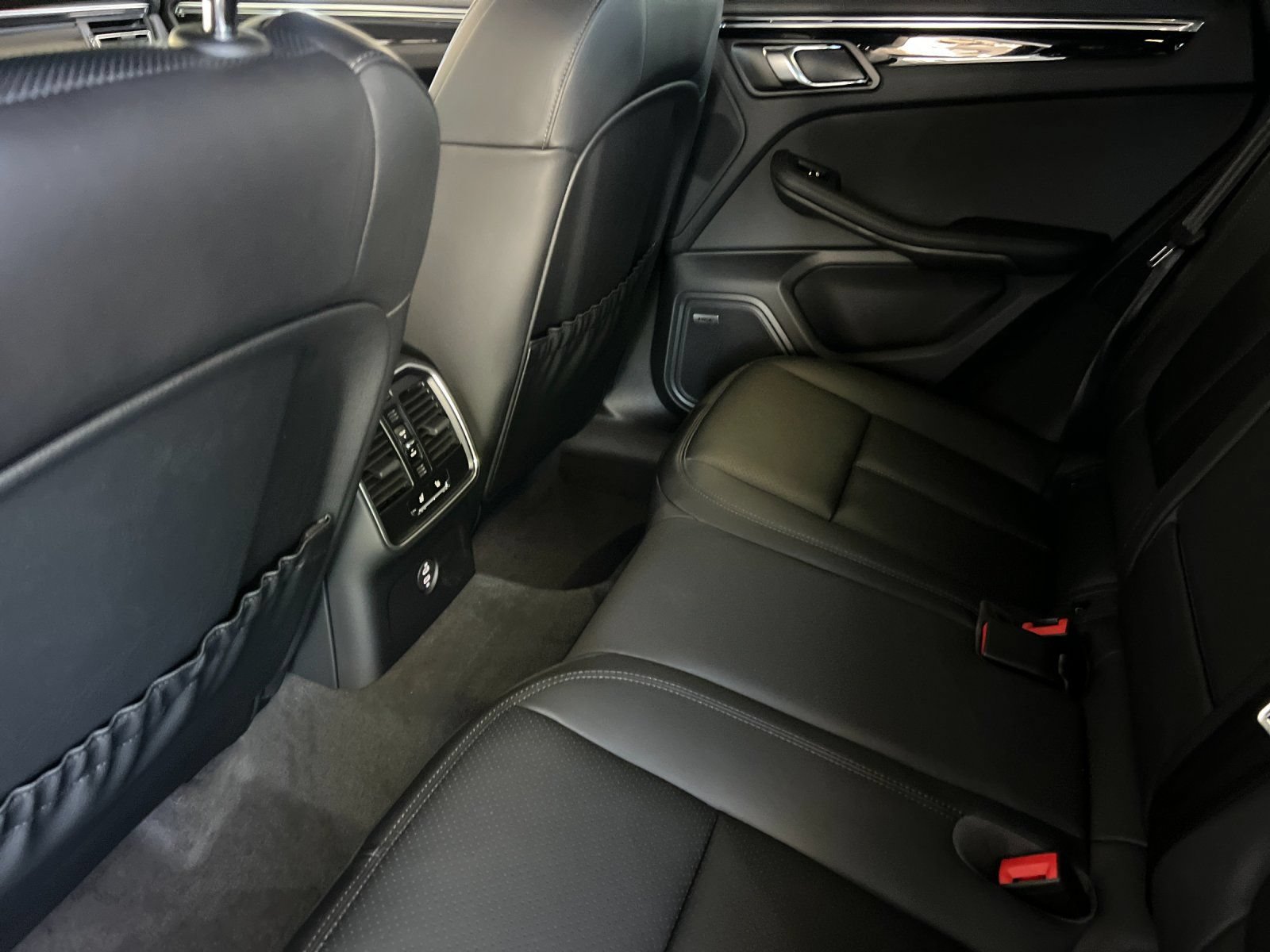 New 2026 Porsche Macan AWD/4WD image 13