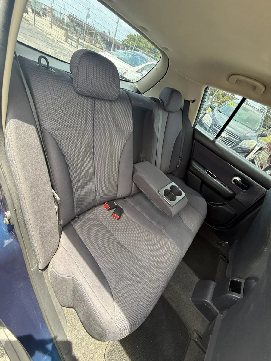 Used 2009 Nissan Versa Hatchback w/ Convenience Pkg FWD image 13
