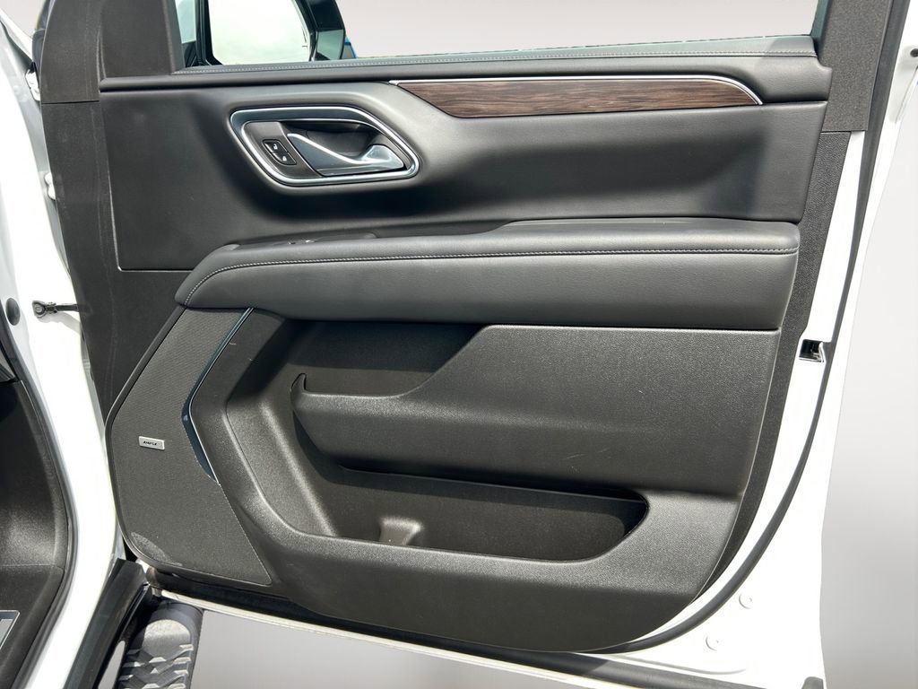 Used 2023 Chevrolet Tahoe Z71 w/ Luxury Package AWD/4WD image 25