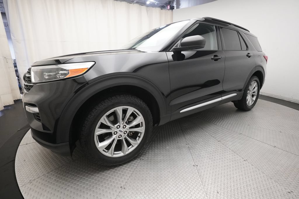Used 2023 Ford Explorer XLT w/ Equipment Group 202A AWD/4WD image 1