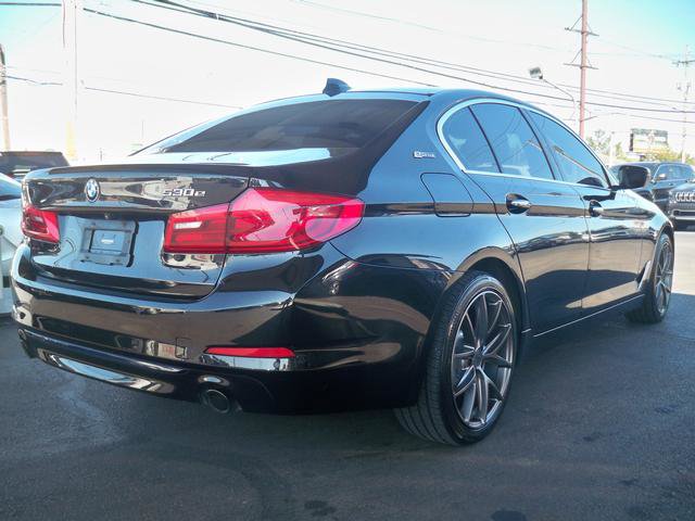 Used 2018 BMW 530e xDrive w/ Premium Package 2 image 3