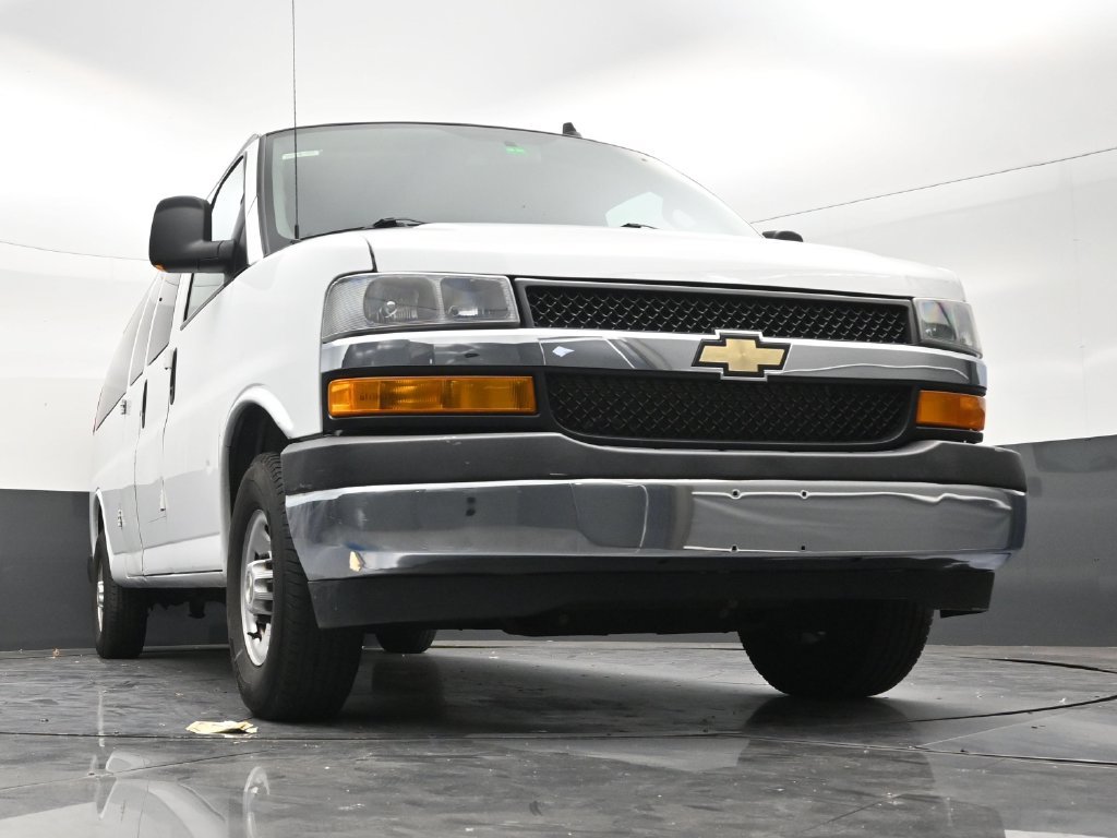 Used 2022 Chevrolet Express 3500 LS w/ Chrome Appearance Package RWD image 24