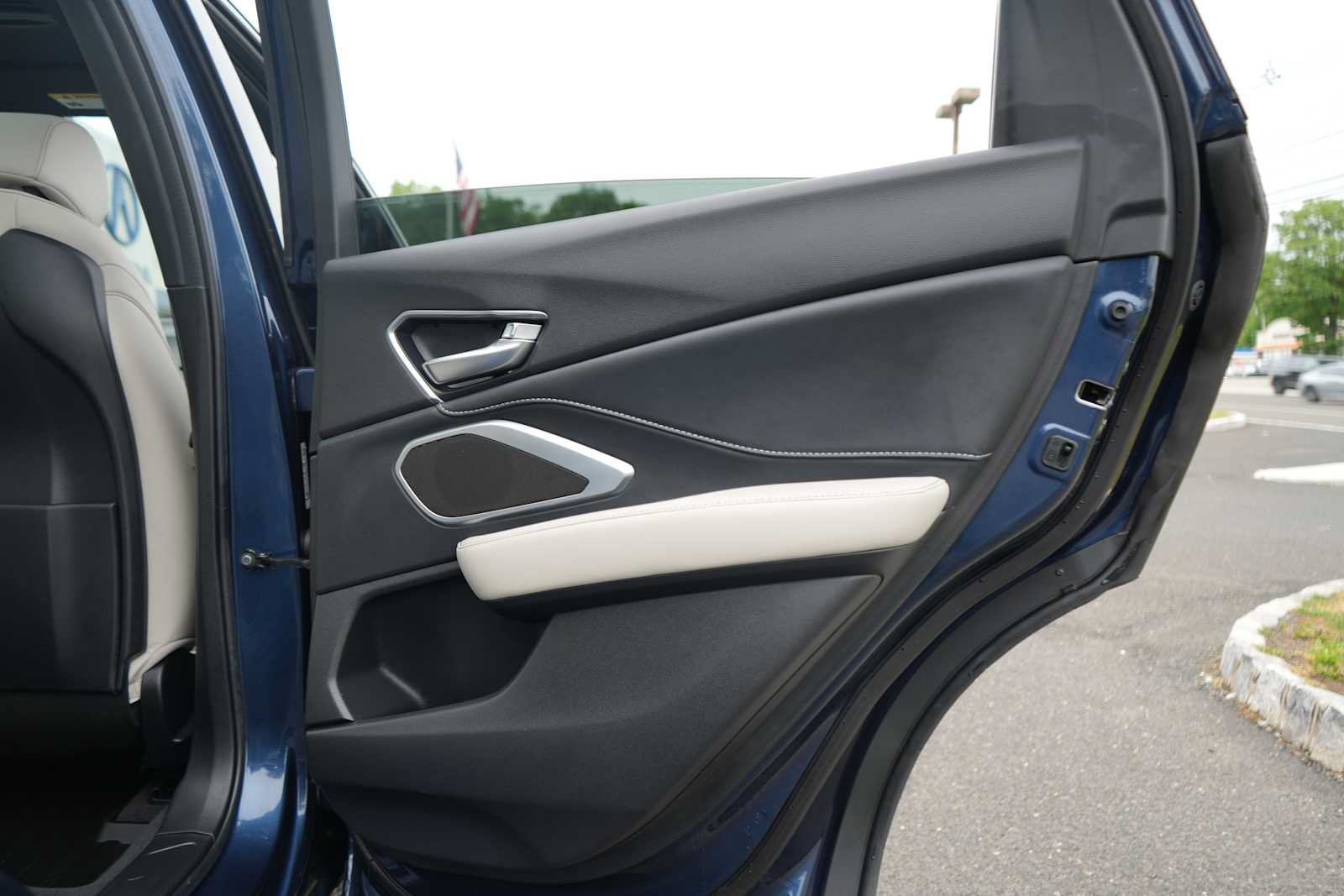 Certified 2025 Acura RDX SH-AWD image 33