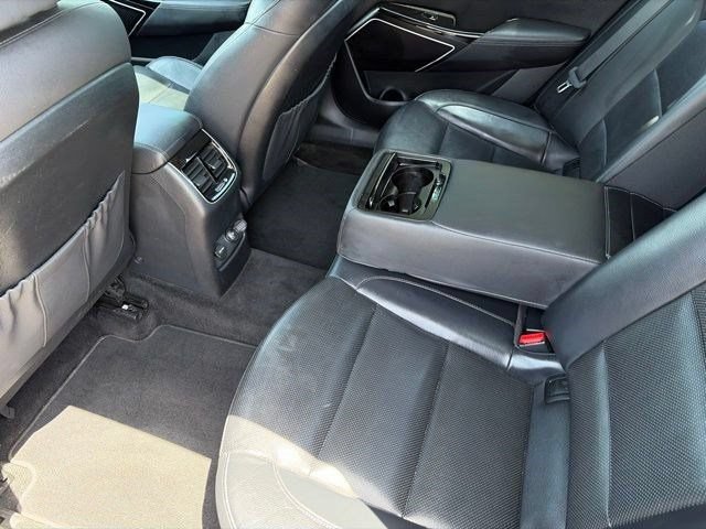 Used 2017 Kia Cadenza Premium w/ Luxury Package FWD image 32
