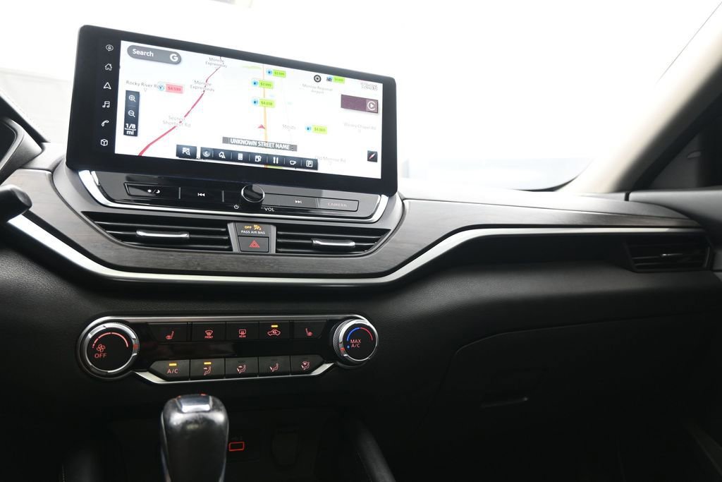 Used 2023 Nissan Altima 2.5 SV w/ SV Premium Package FWD image 15