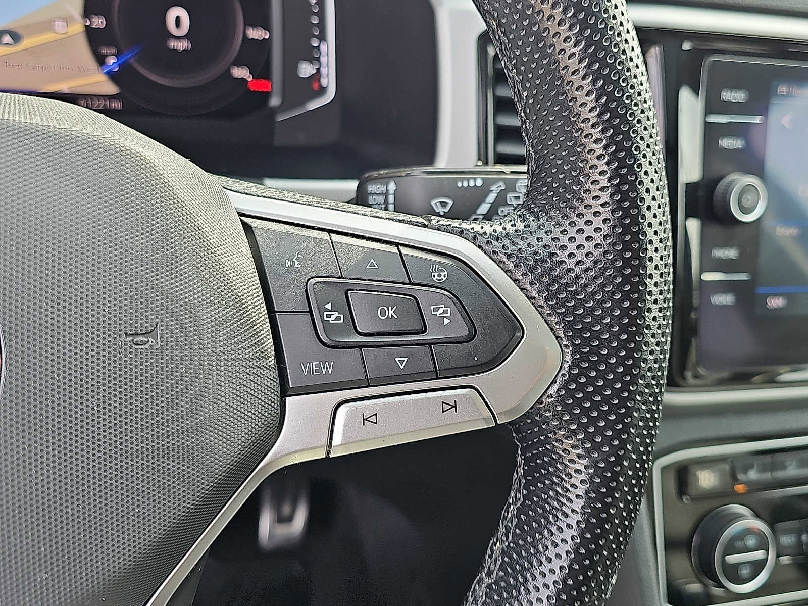 Used 2022 Volkswagen Atlas SEL R-Line image 26