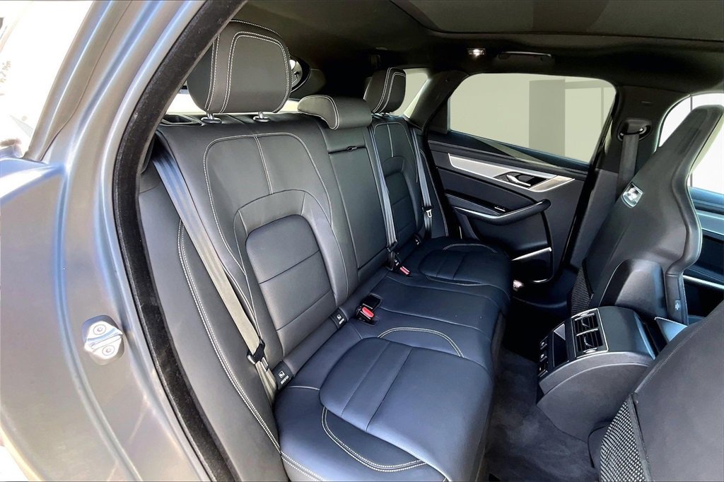 Used 2024 Jaguar F-PACE R-Dynamic S image 23