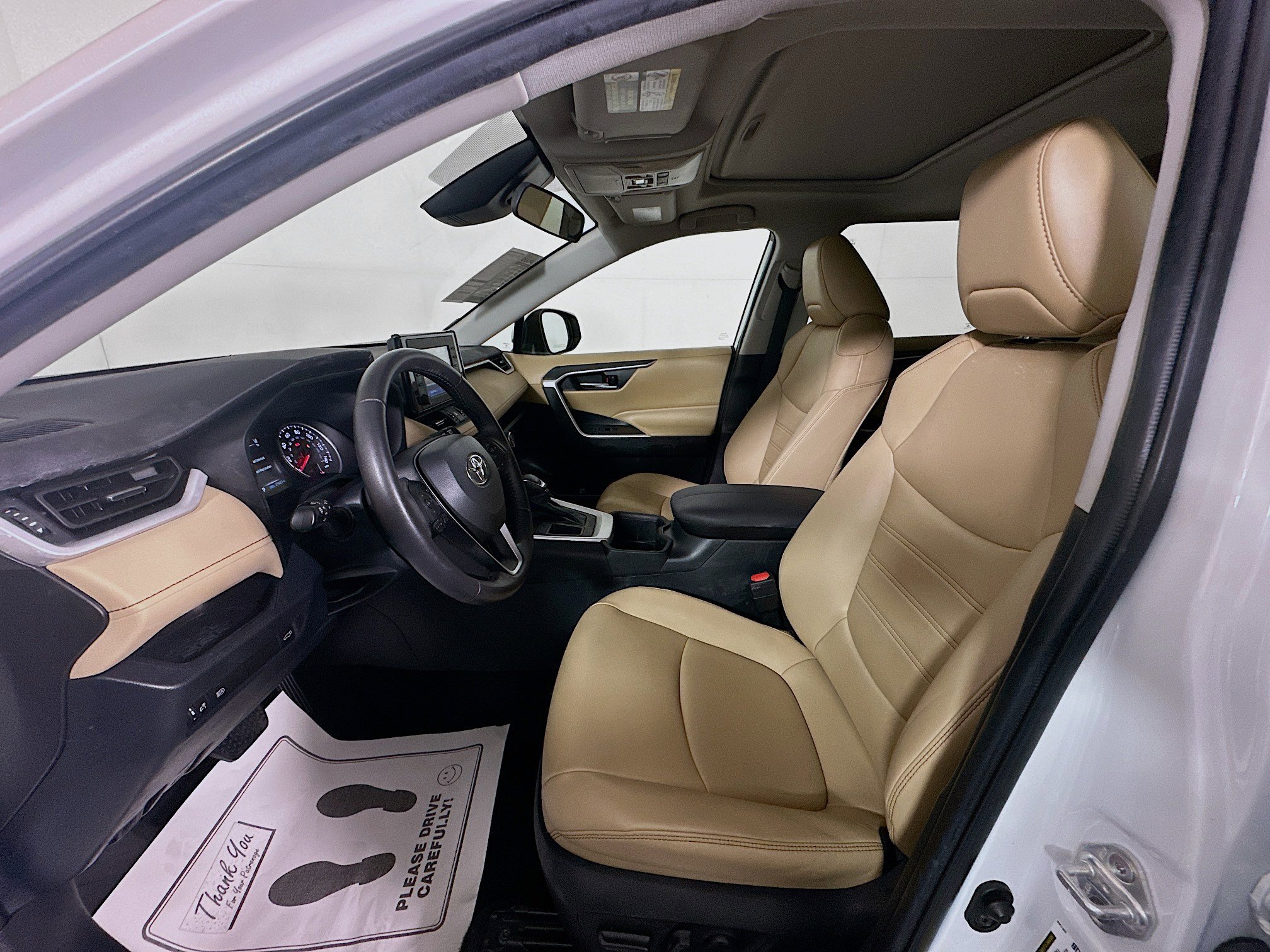 Used 2022 Toyota RAV4 XLE Premium image 12