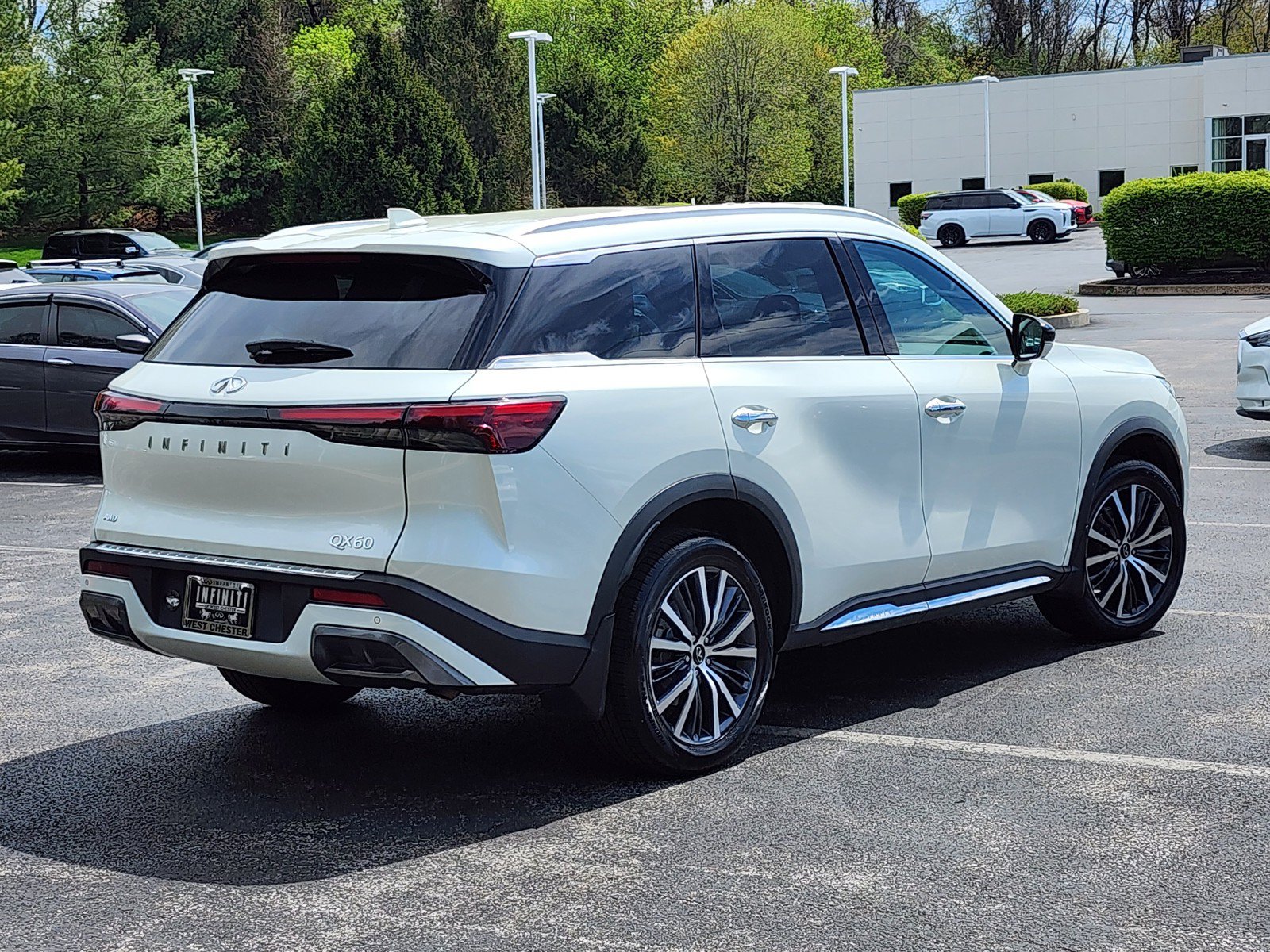 Certified 2023 INFINITI QX60 Sensory w/ Cargo Package AWD/4WD image 2