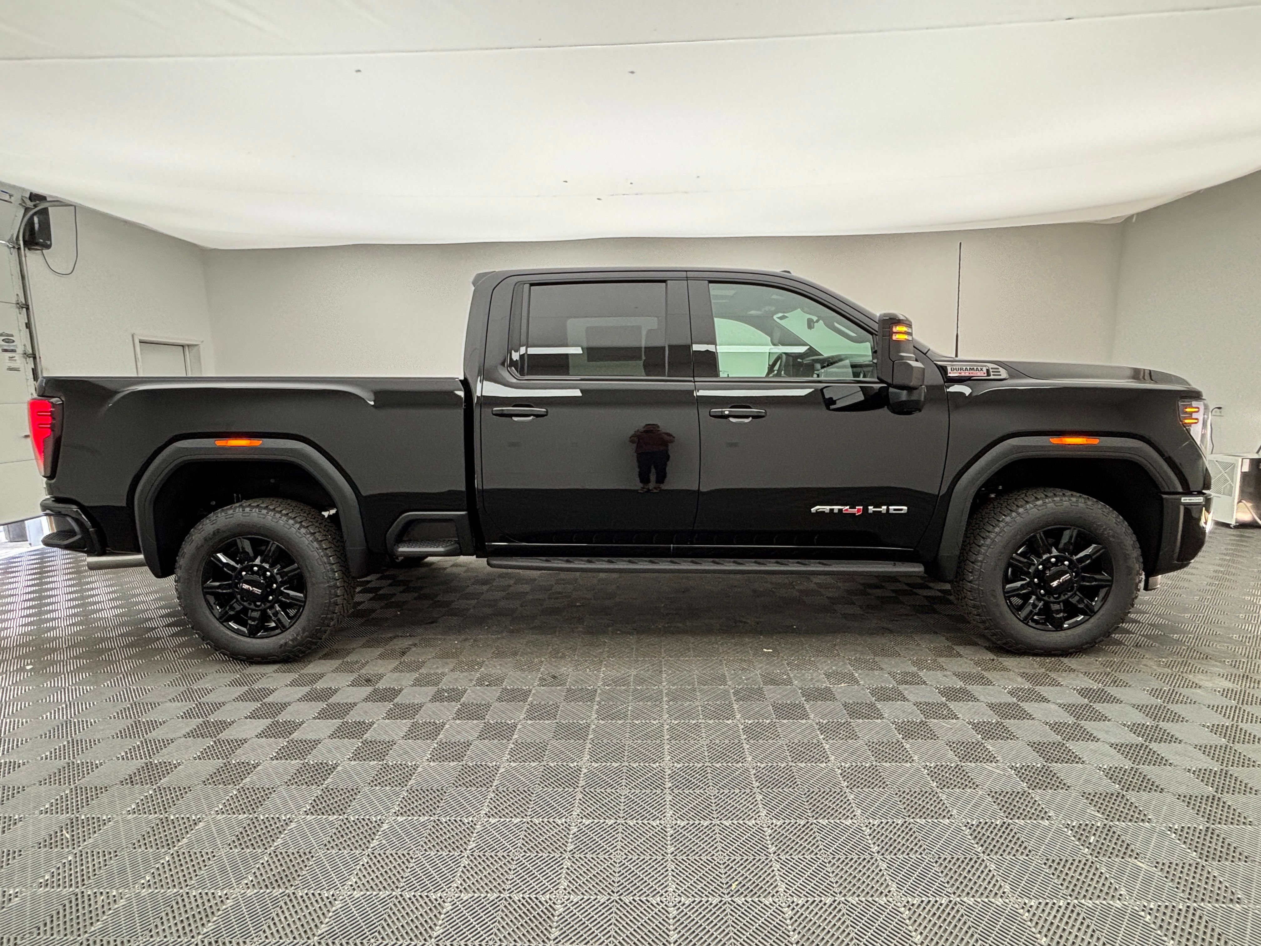 New 2026 GMC Sierra 2500 AT4 w/ AT4 Premium Plus Package AWD/4WD image 9