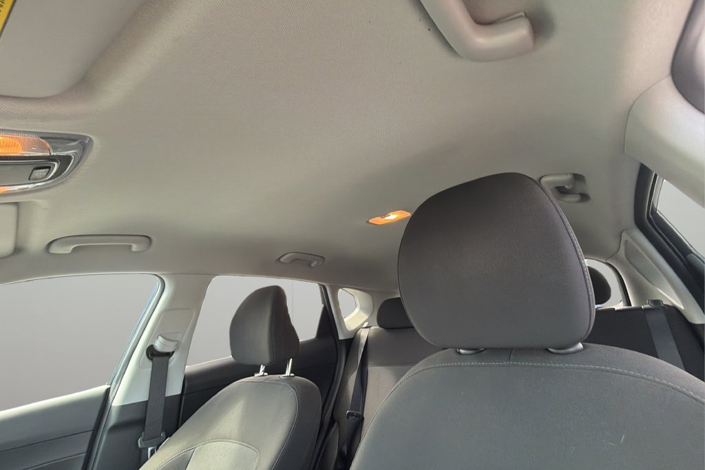 Used 2025 Hyundai Kona SEL FWD image 32