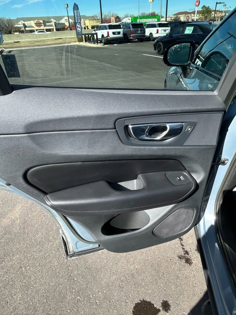 Used 2023 Volvo XC60 B5 Plus image 13