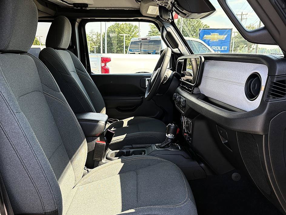 Used 2025 Jeep Wrangler Unlimited Sport AWD/4WD image 13