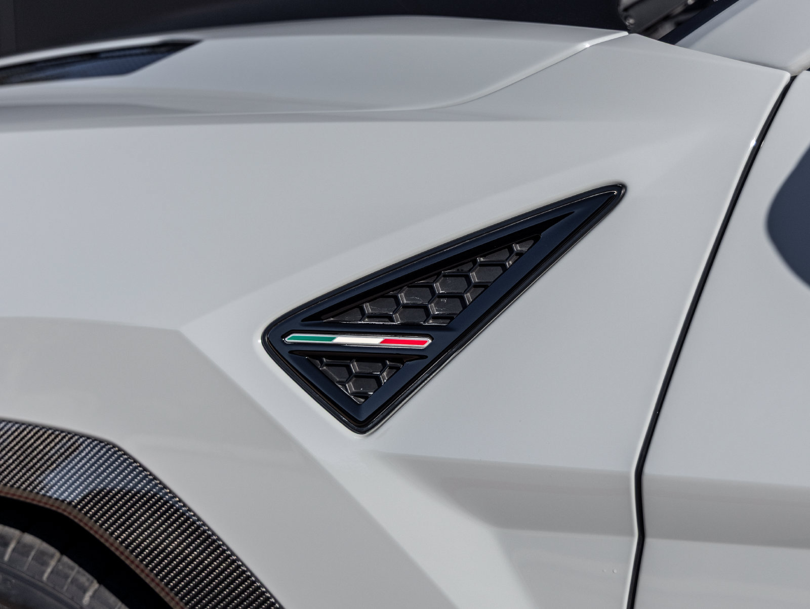 Used 2024 Lamborghini Urus Performante AWD/4WD image 20