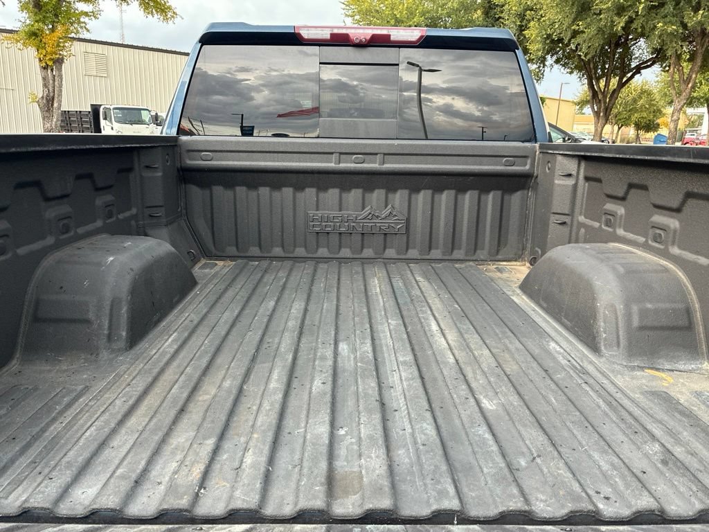 Used 2021 Chevrolet Silverado 1500 High Country w/ Technology Package AWD/4WD image 9