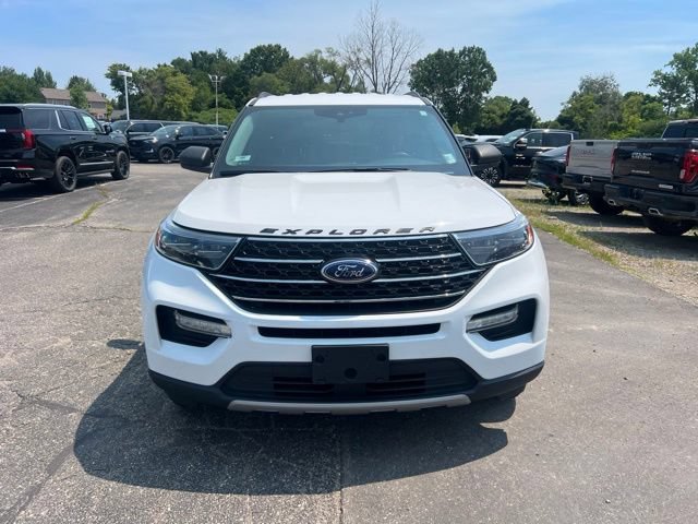 Used 2021 Ford Explorer XLT w/ Equipment Group 202A AWD/4WD image 2