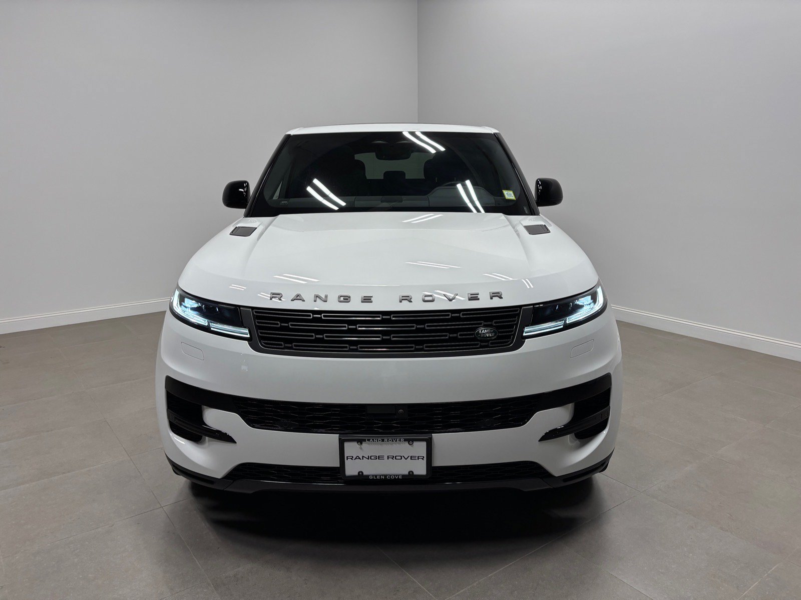 Used 2026 Land Rover Range Rover Sport SE AWD/4WD image 3
