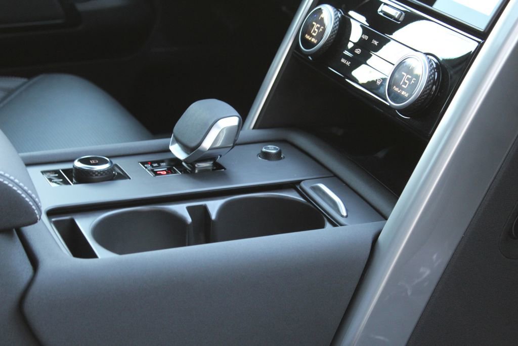 Used 2025 Land Rover Discovery Dynamic SE image 29