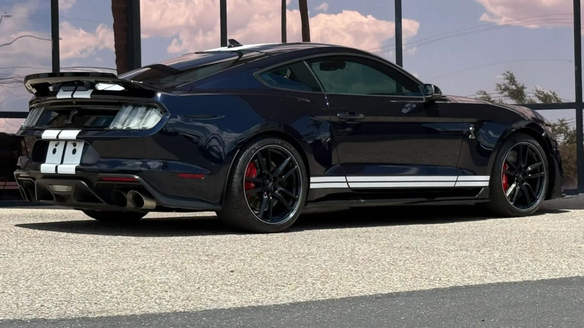 Used 2021 Ford Mustang Shelby GT500 w/ Technology Package RWD image 12