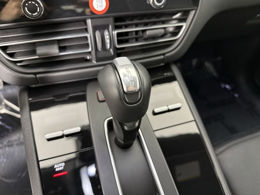 Certified 2025 Porsche Macan image 33
