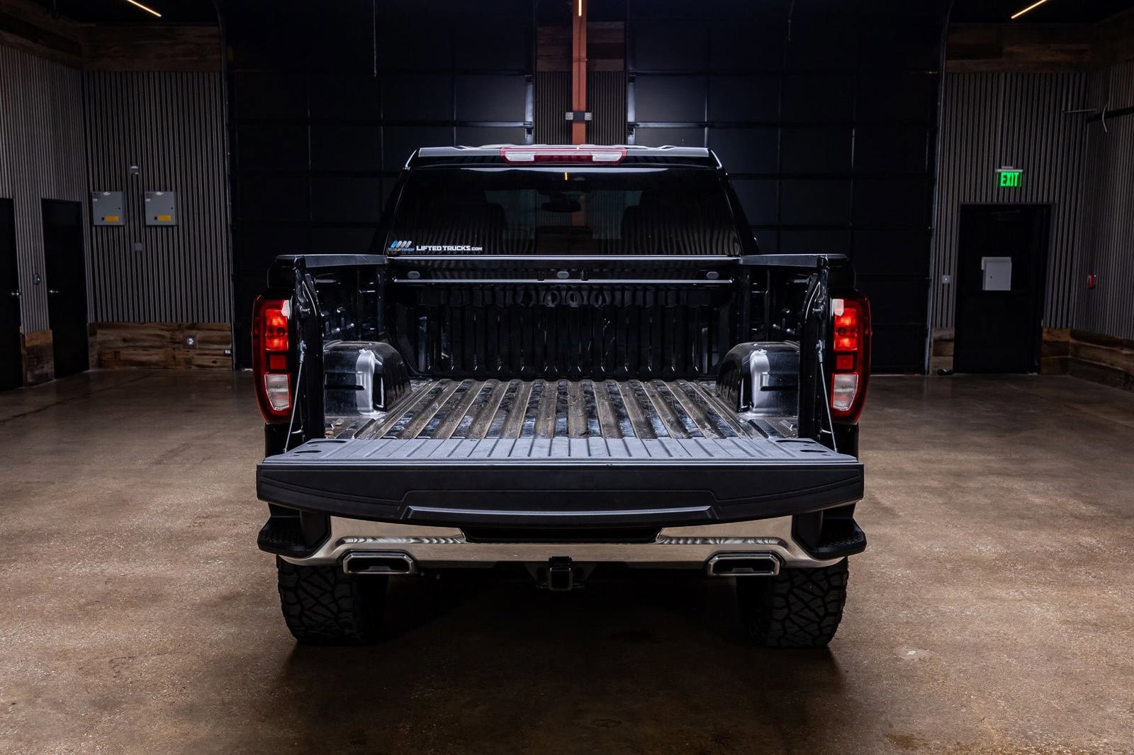 Used 2025 GMC Sierra 1500 SLE w/ X31 Off-Road Package image 9