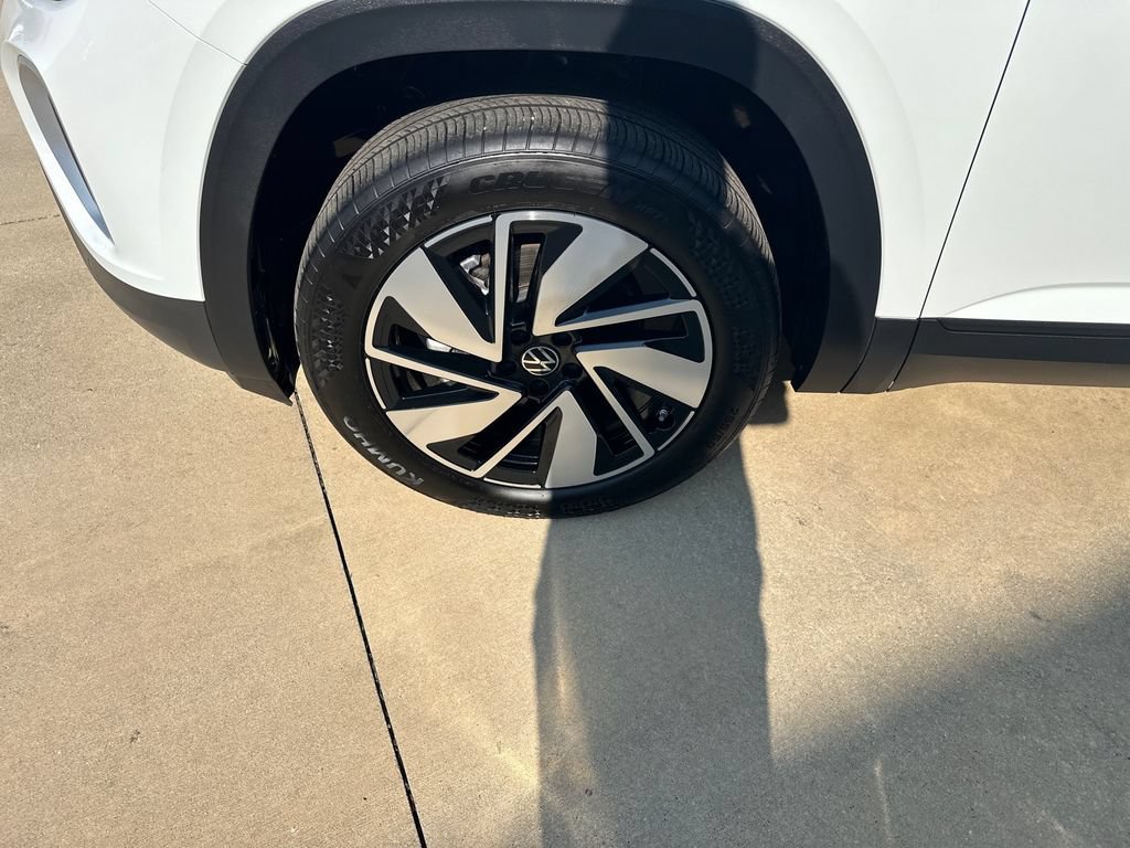 Used 2024 Volkswagen Atlas SE FWD image 16