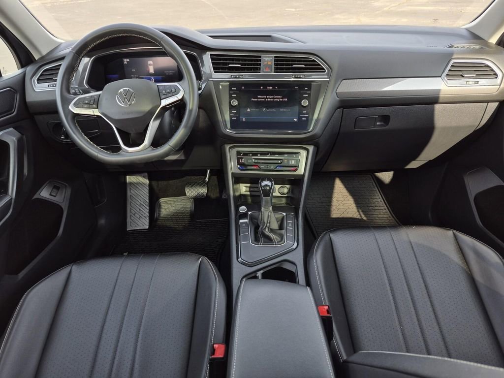 Used 2022 Volkswagen Tiguan SE w/ Panoramic Sunroof Package image 31