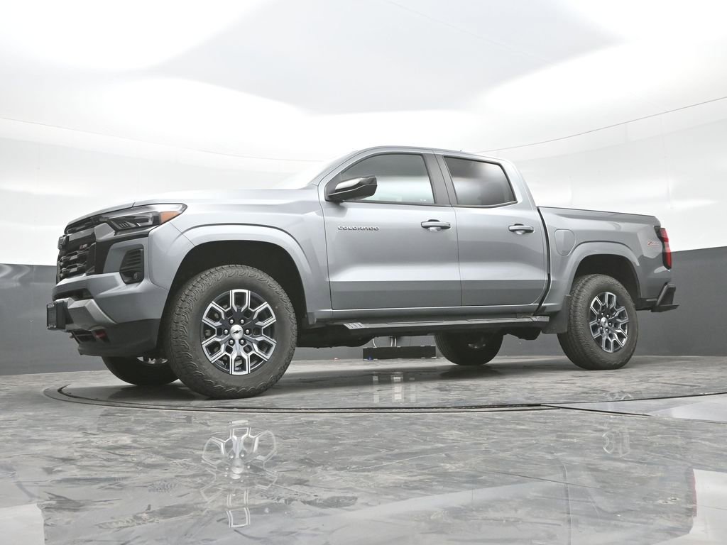 Used 2024 Chevrolet Colorado Z71 w/ Z71 Convenience Package 2 image 23