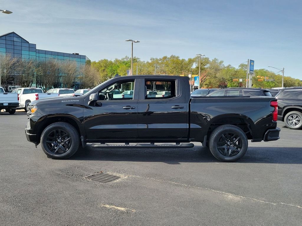 Used 2025 Chevrolet Silverado 1500 Custom image 14