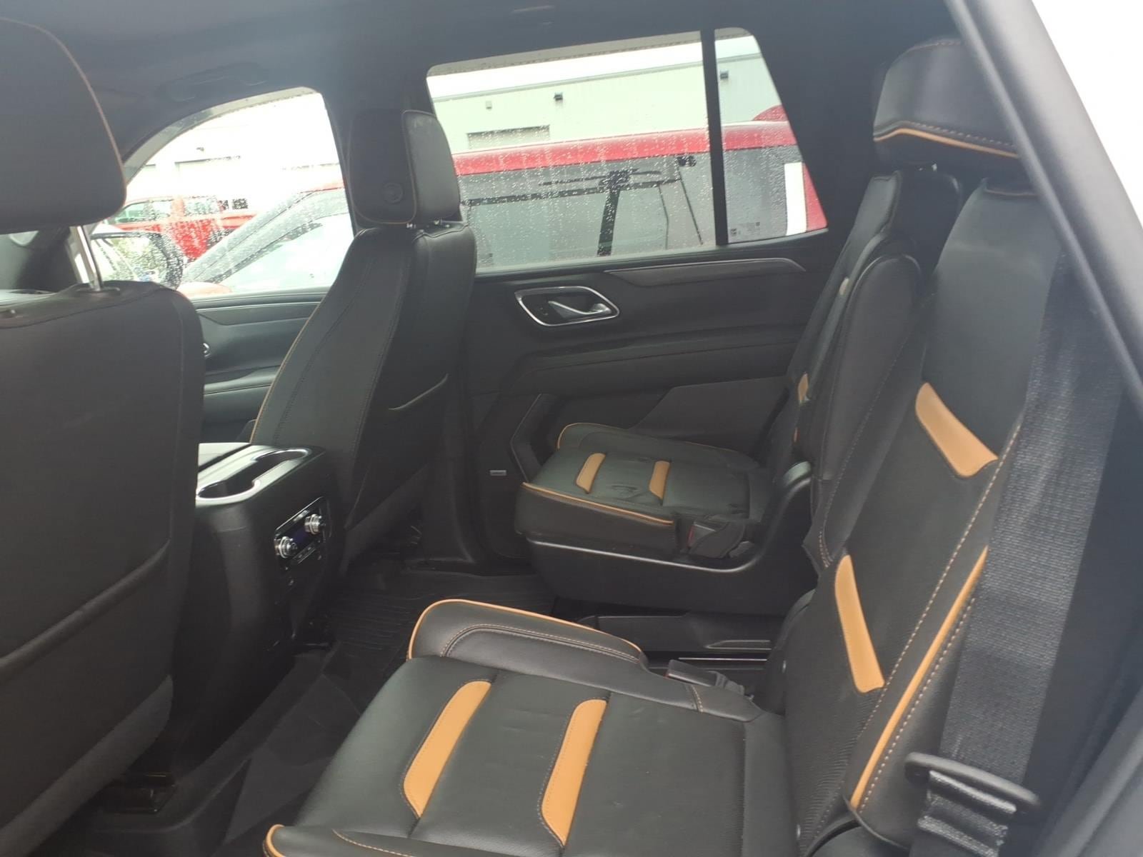 Used 2023 GMC Yukon AT4 w/ Technology Package AWD/4WD image 8