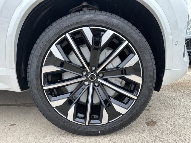 New 2026 Volvo XC90 B6 Plus w/ Protection Package Premier image 9