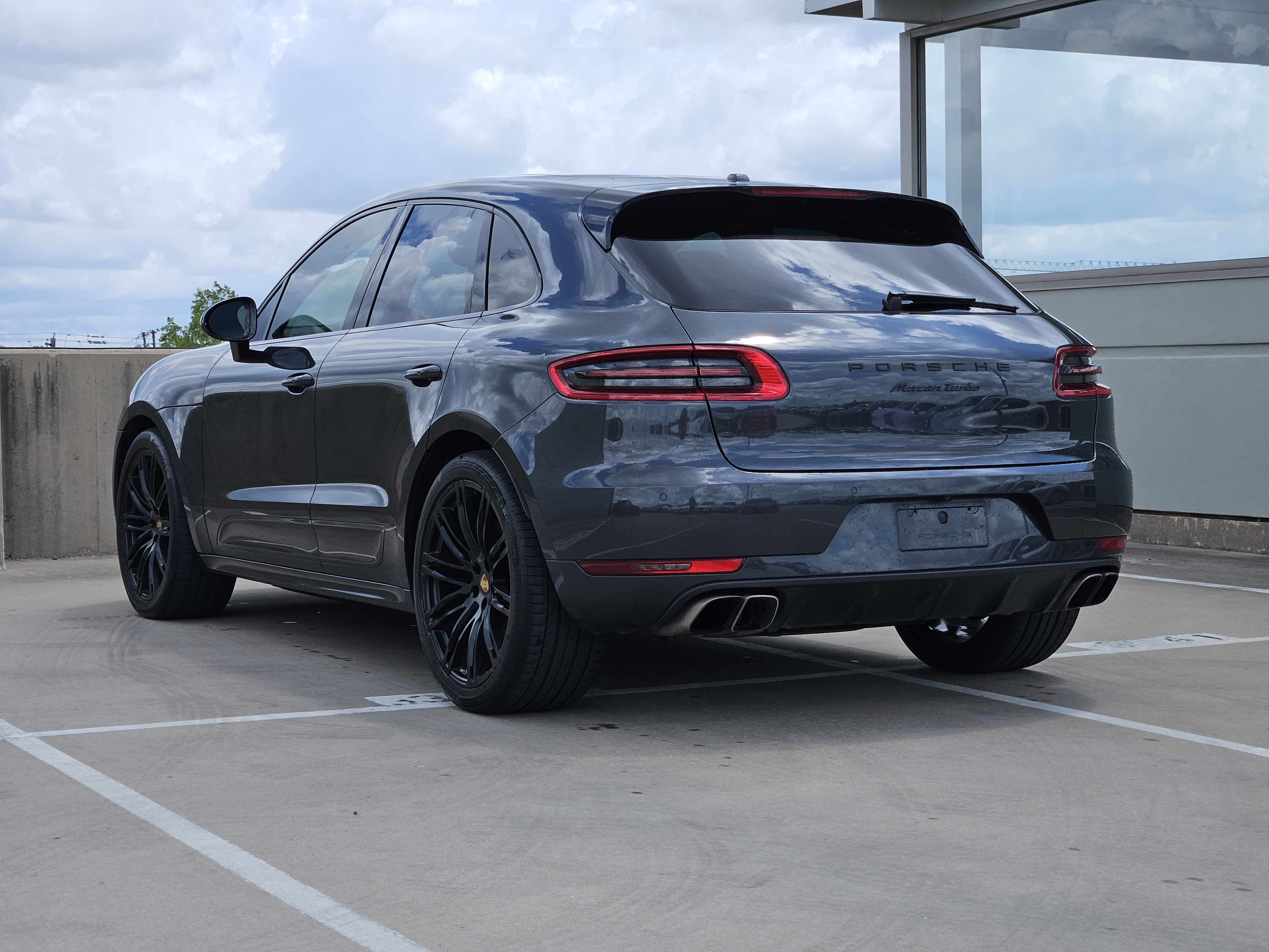 Used 2017 Porsche Macan Turbo AWD/4WD image 3