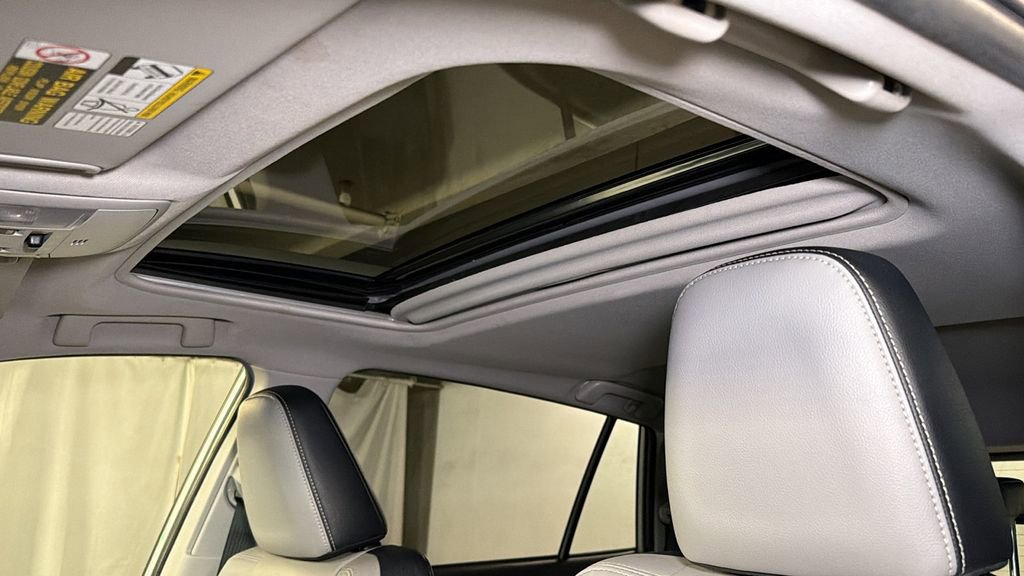 Used 2016 Toyota RAV4 Limited image 6