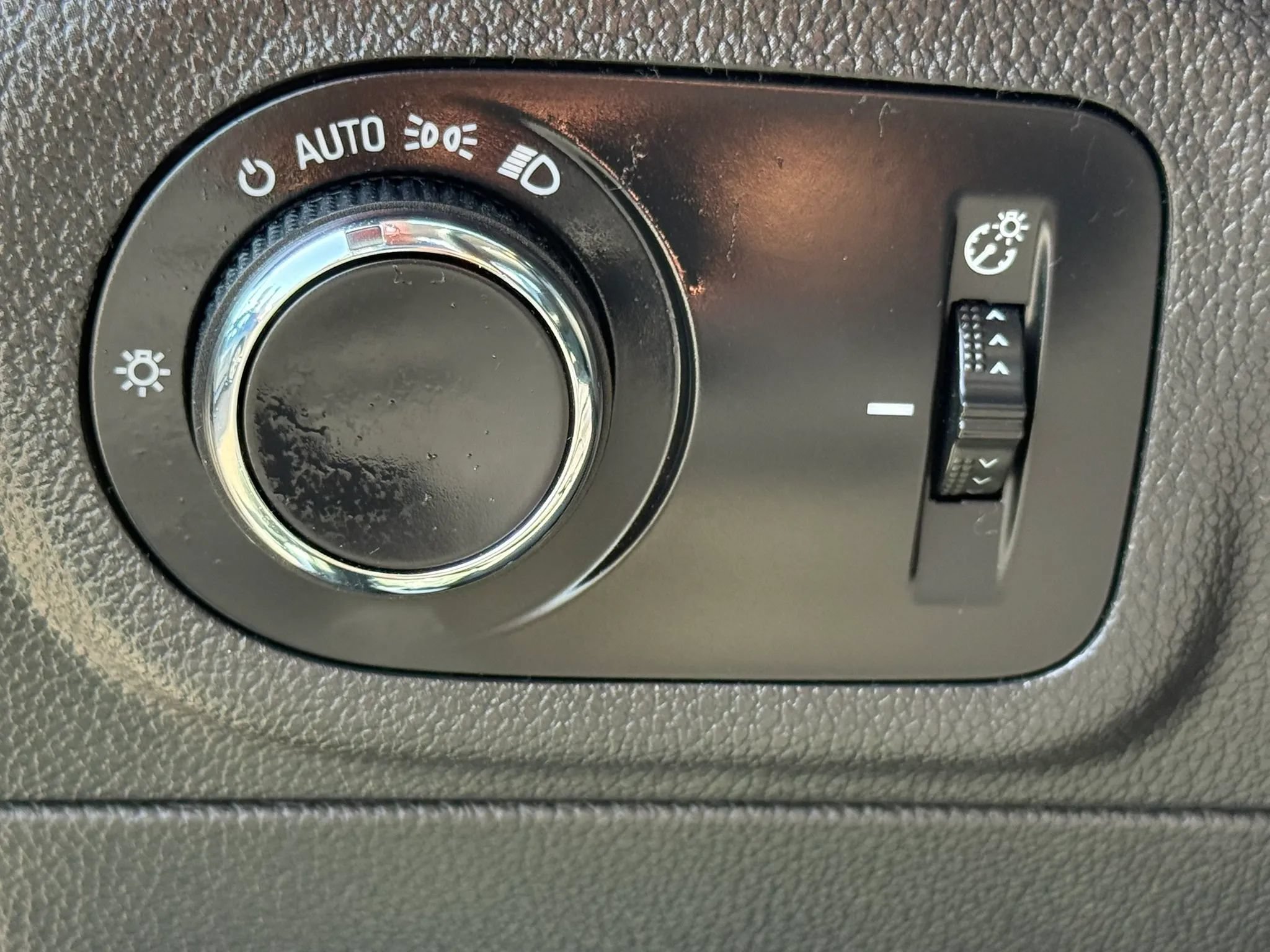 Used 2016 Chevrolet Cruze LS FWD image 32