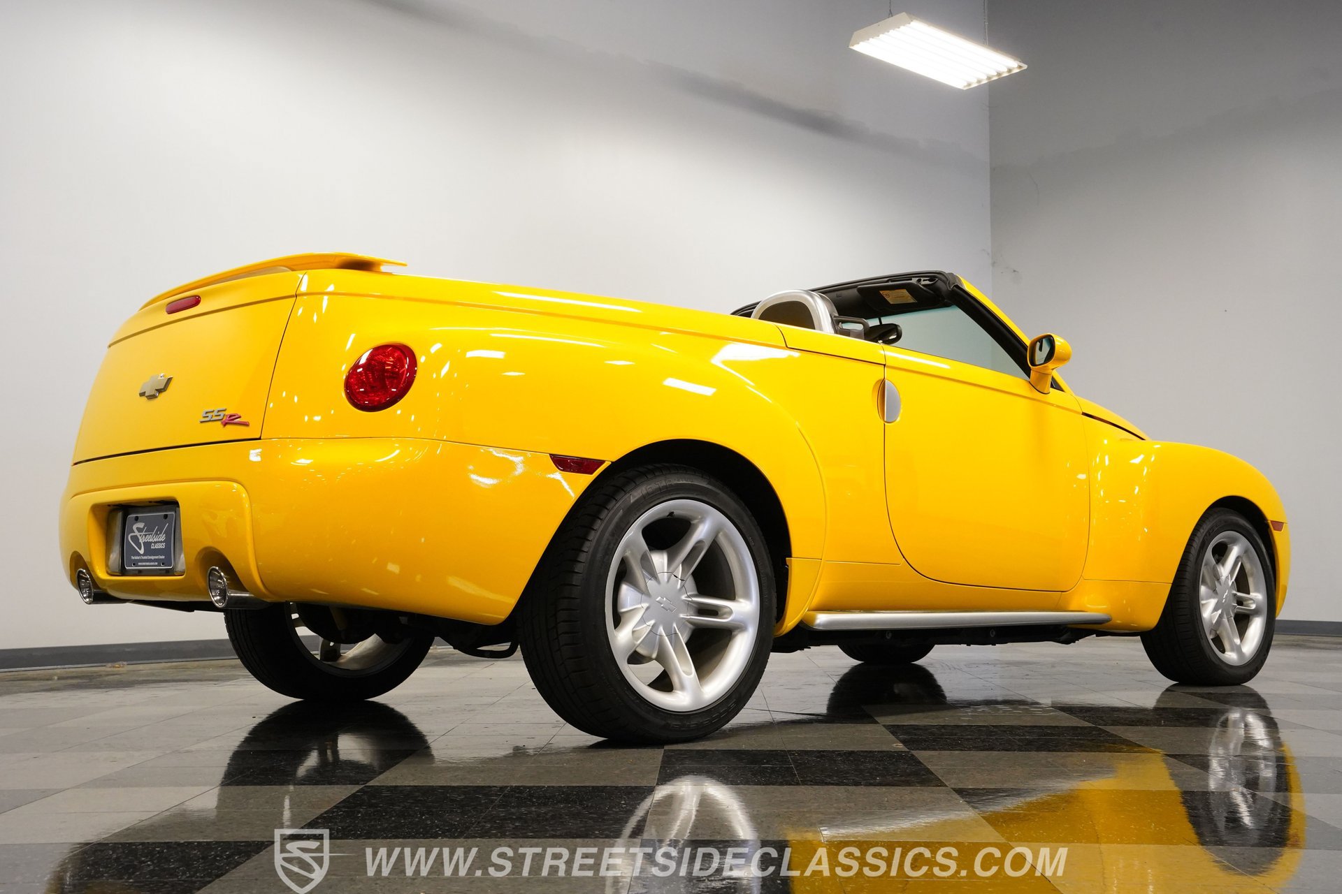 Used 2004 Chevrolet SSR w/ Preferred Equipment Group RWD image 28