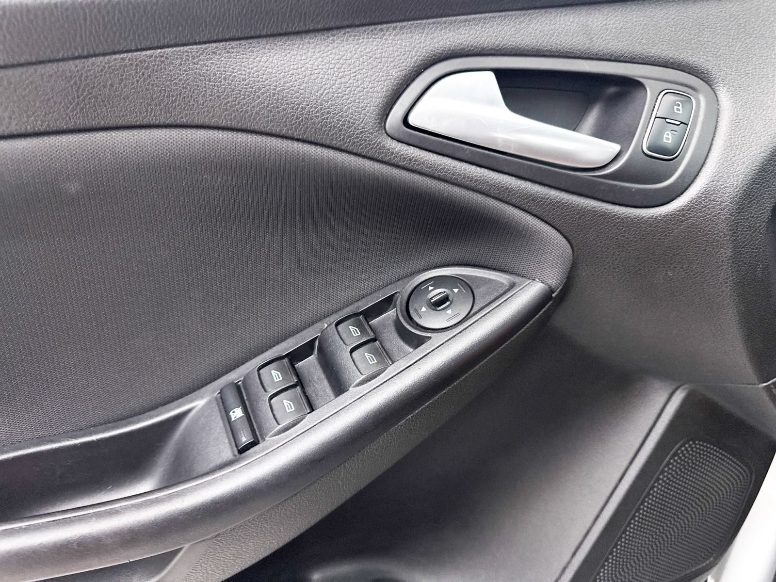 Used 2018 Ford Focus SE FWD image 19