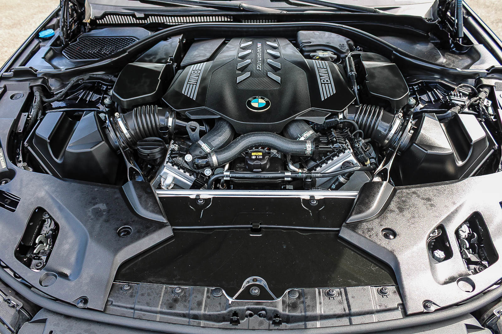 Used 2022 BMW M550i xDrive image 27