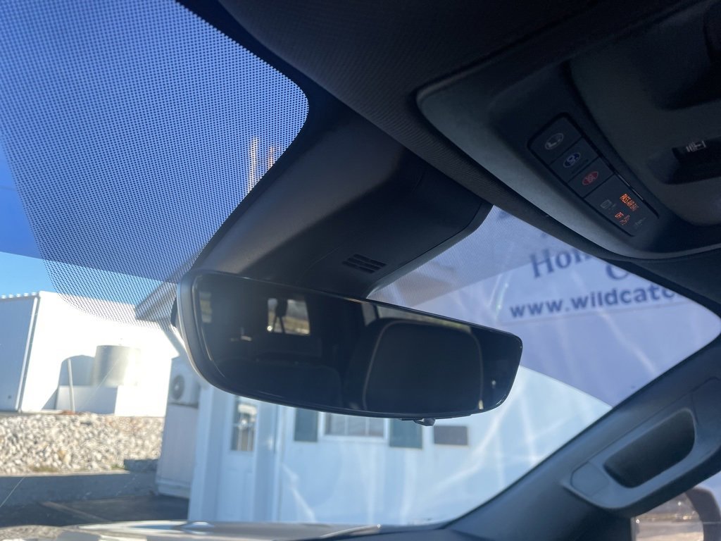 Used 2021 Chevrolet Suburban Premier w/ Premium Package image 27