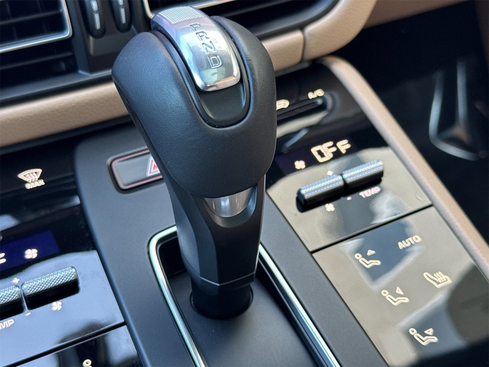 Used 2025 Porsche Macan image 25