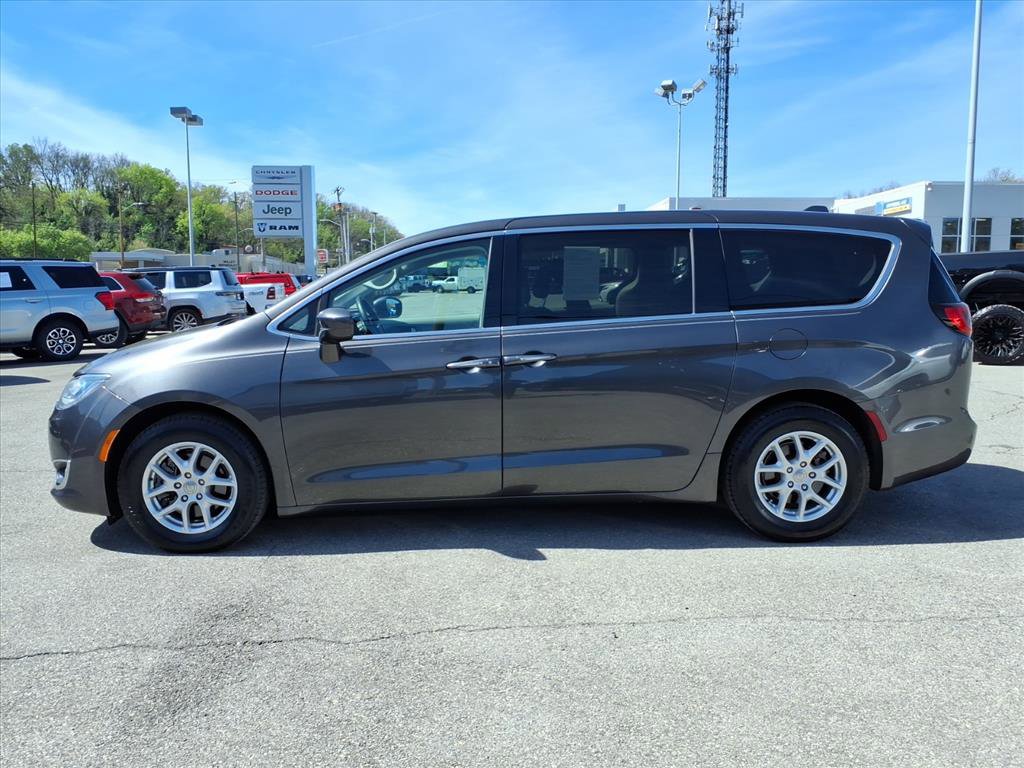 Used 2020 Chrysler Pacifica Touring image 7